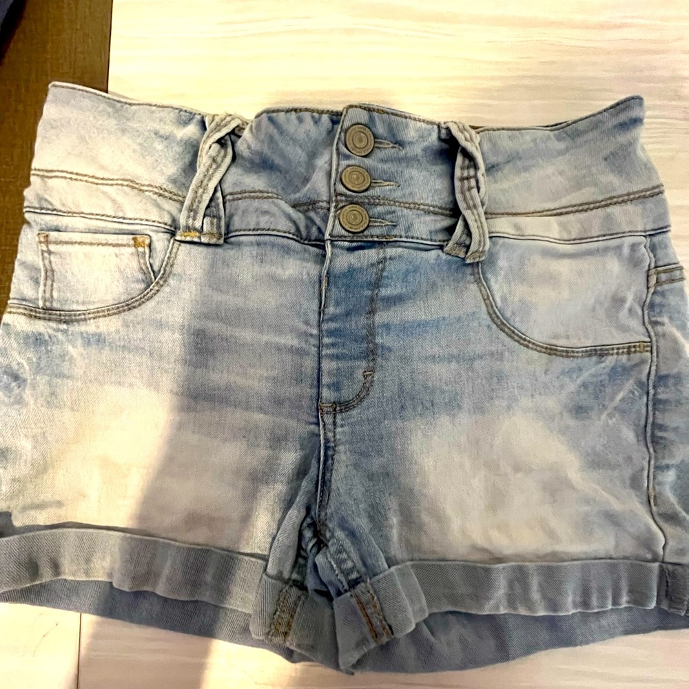I am selling these jeans because they are too small for me now